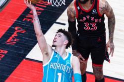 开云体育在线-黄蜂完胜凯尔特人，巴恩斯惊艳世界