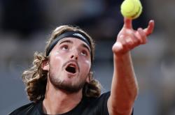 开云体育中国-法国网球队横扫英国网球队，西西帕斯一己之力扛起全队