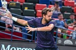 开云体育-ATP总决赛鏖战蒙特卡洛大师赛，梅德韦杰夫点燃赛场