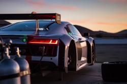 开云体育中国-绝杀时刻，当汉密尔顿驾驶迈凯伦在最后一圈超越法拉利