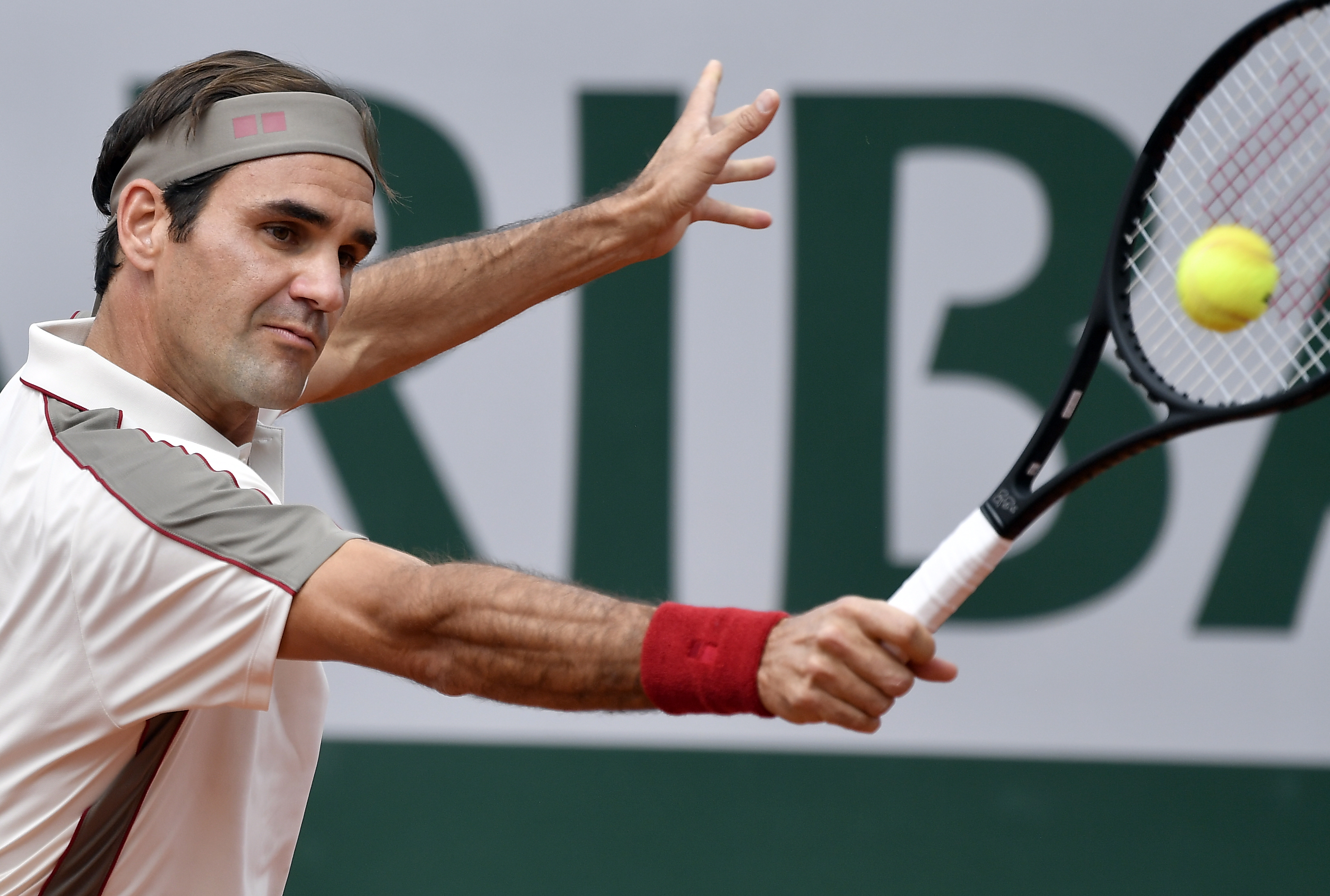 法国网球队完胜意大利网球队，费德勒打破历史纪录的简单介绍