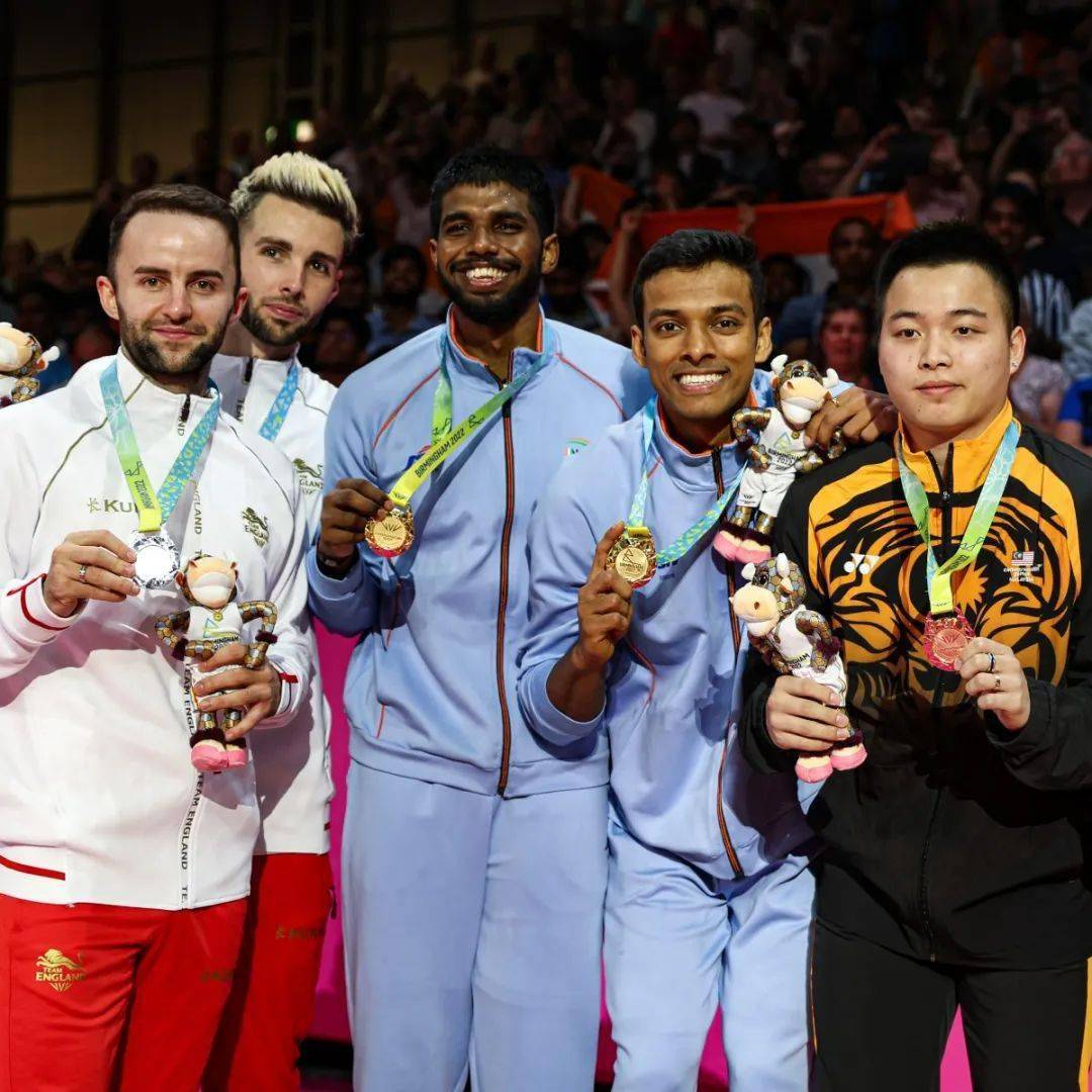 包含英格兰羽毛球队爆冷印度羽毛球队，陶菲克统治全场的词条