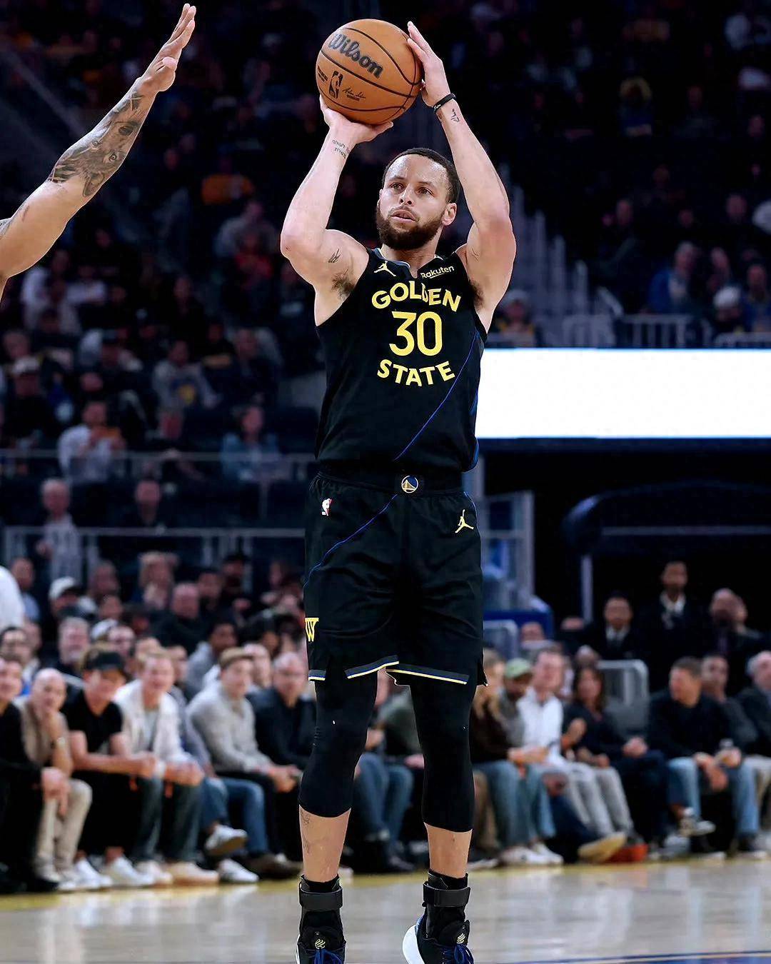 雷霆鏖战尼克斯，库里高光表现的简单介绍