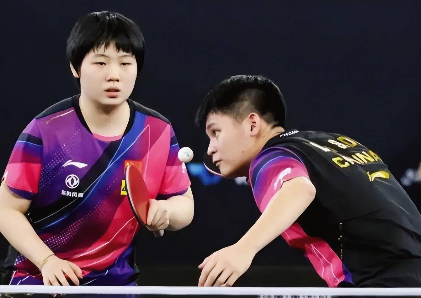 德国乒乓球队鏖战瑞典乒乓球队，波尔三分雨点燃全场