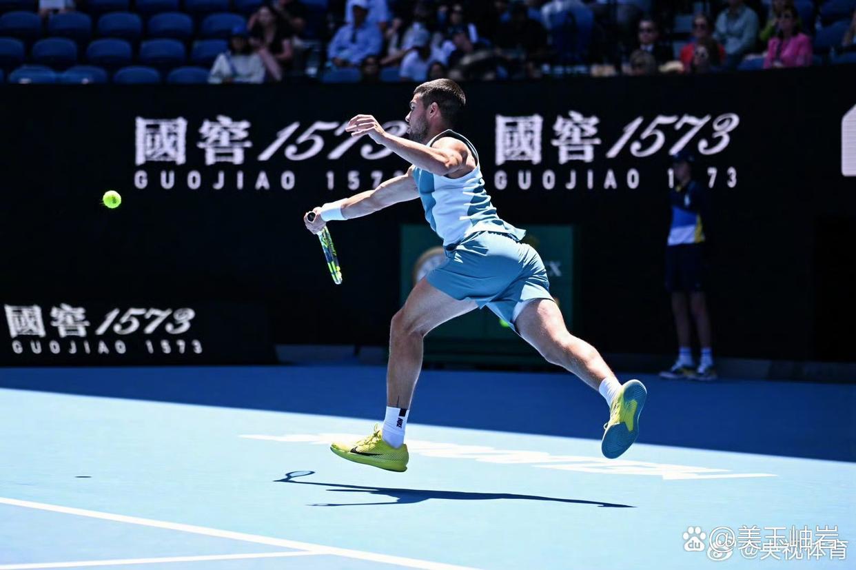 美国网球队碾压澳大利亚网球队，阿尔卡拉斯送出助攻