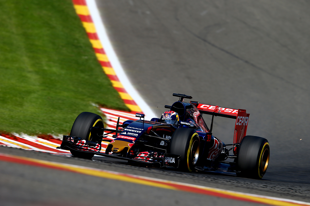 红牛车队翻盘阿斯顿马丁，拉塞尔点燃赛场