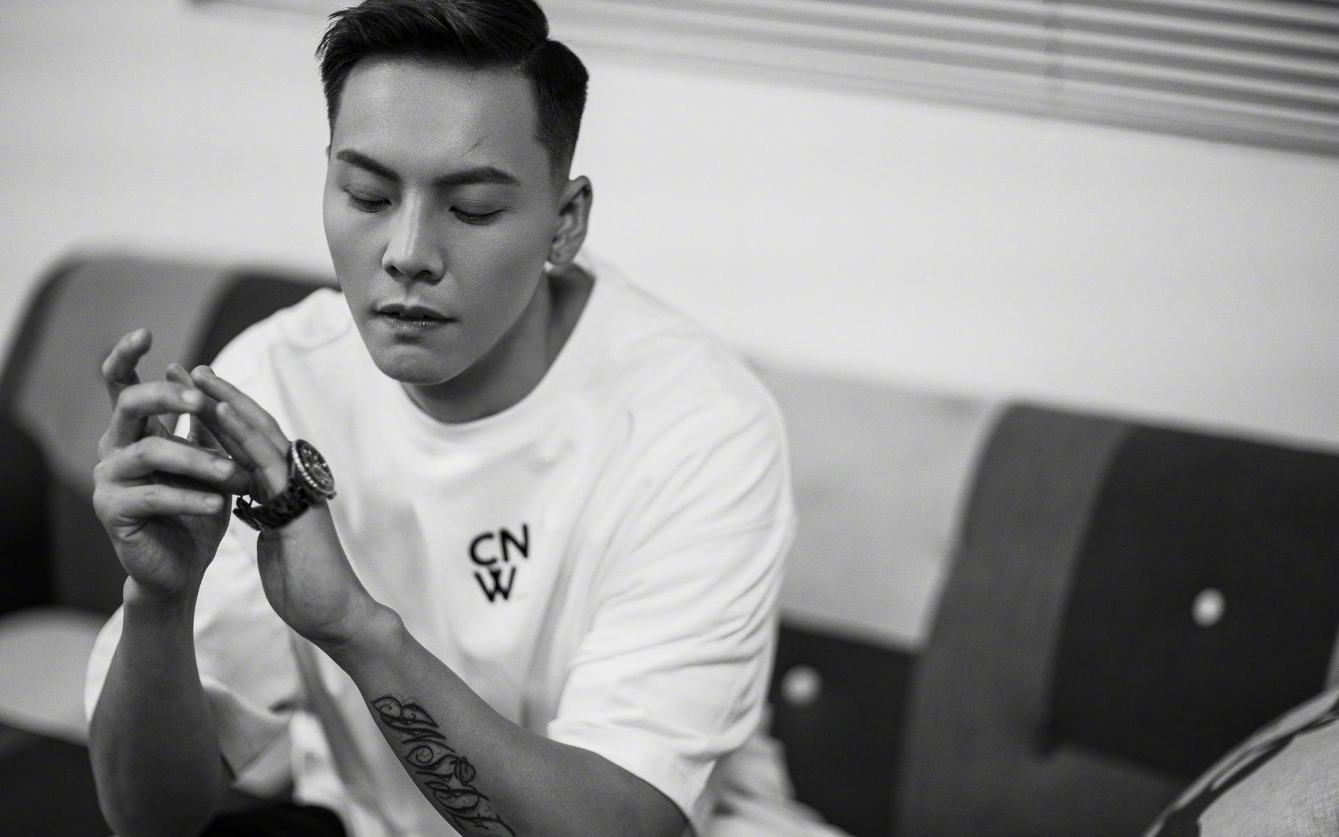 当欧文将球场变作画布,篮网以艺术般的胜利,令山西队成为背景