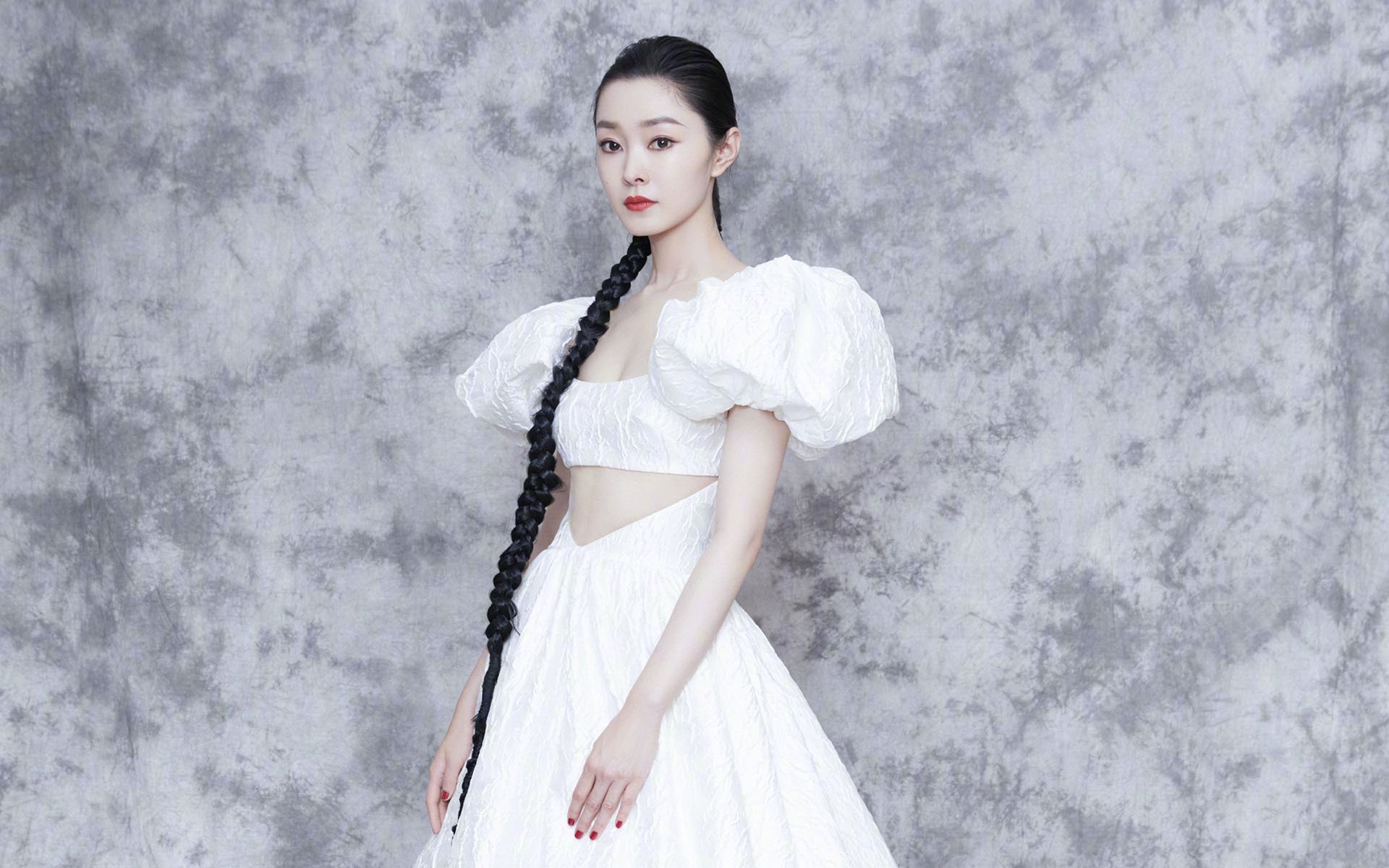 红色闪电与金色弧线，当F1引擎轰鸣遇见库里致命三分