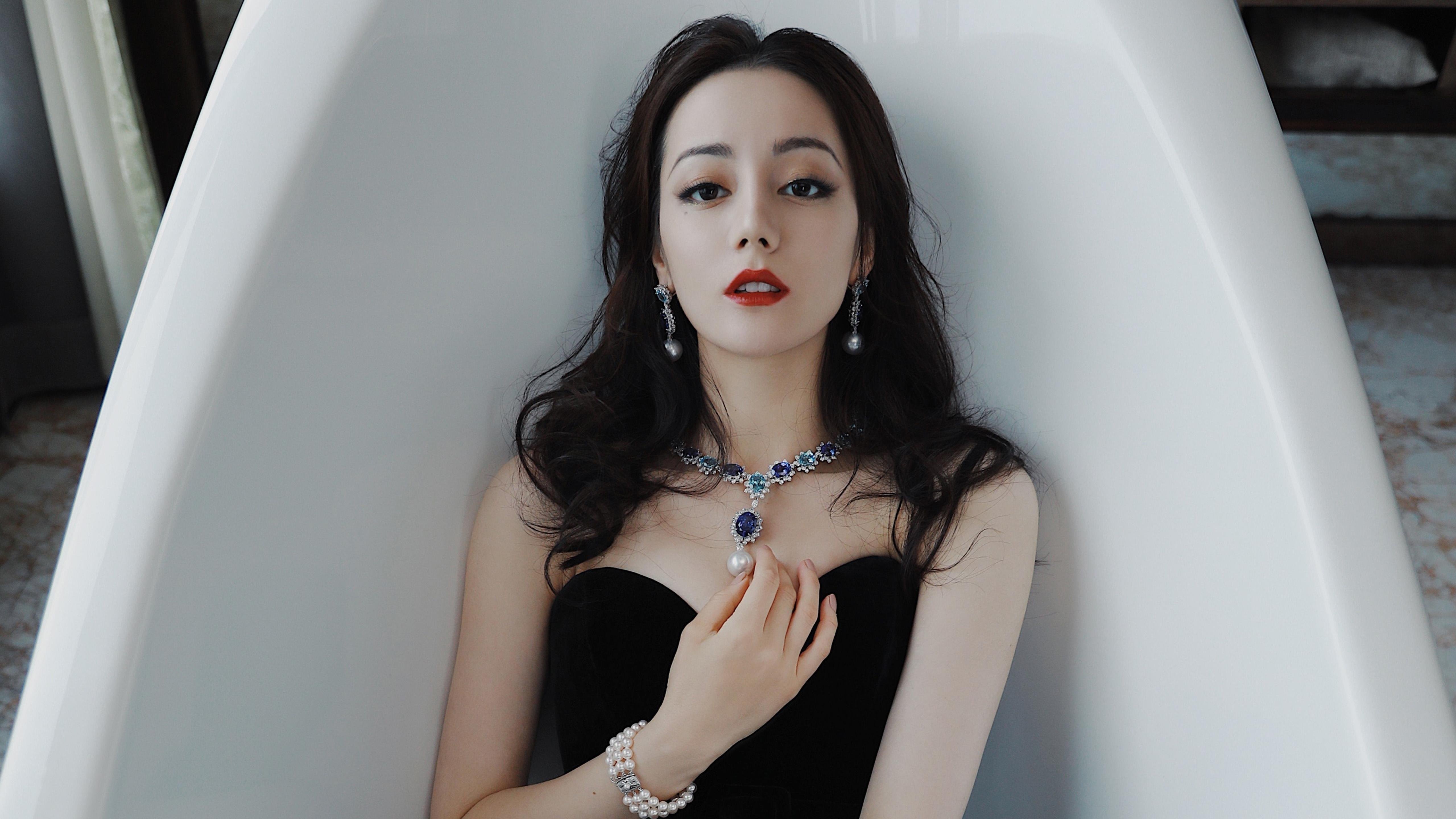 平行时空的奇迹夜，当曼联对阵冰岛，另一位孔德展现何为巨星价值