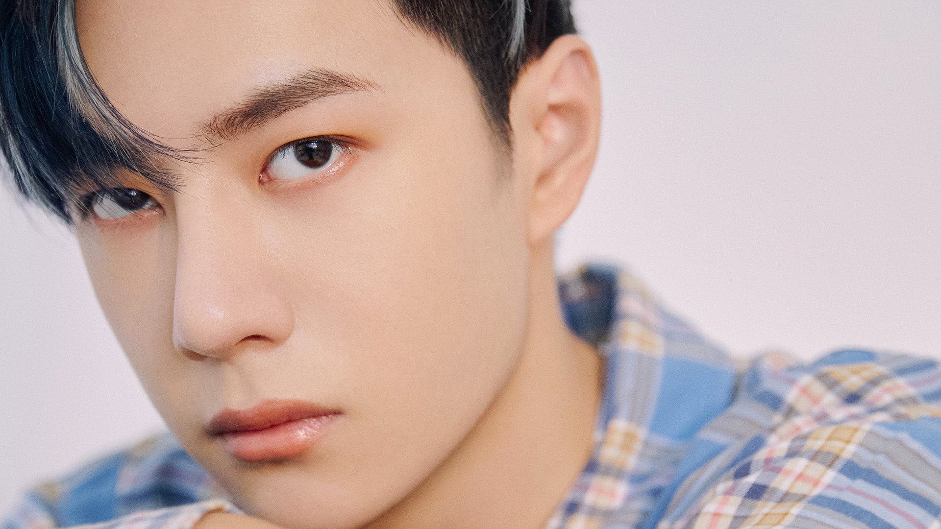 时空裂缝下的绿茵童话,恩佐的锁链与米兰的红色逆流