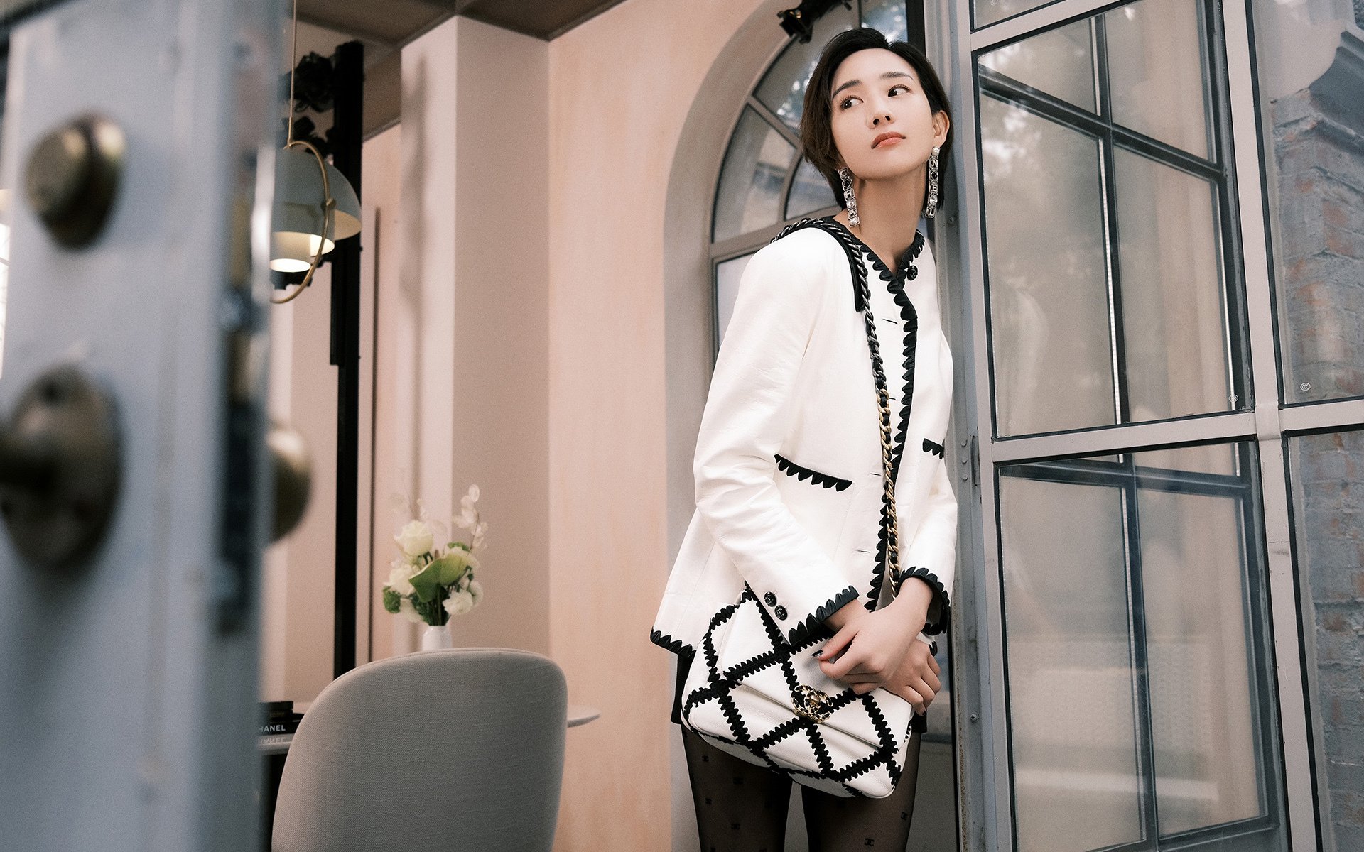 狂想曲，秘鲁深红撞上比利时焰火，凯恩却在伦敦举起枪