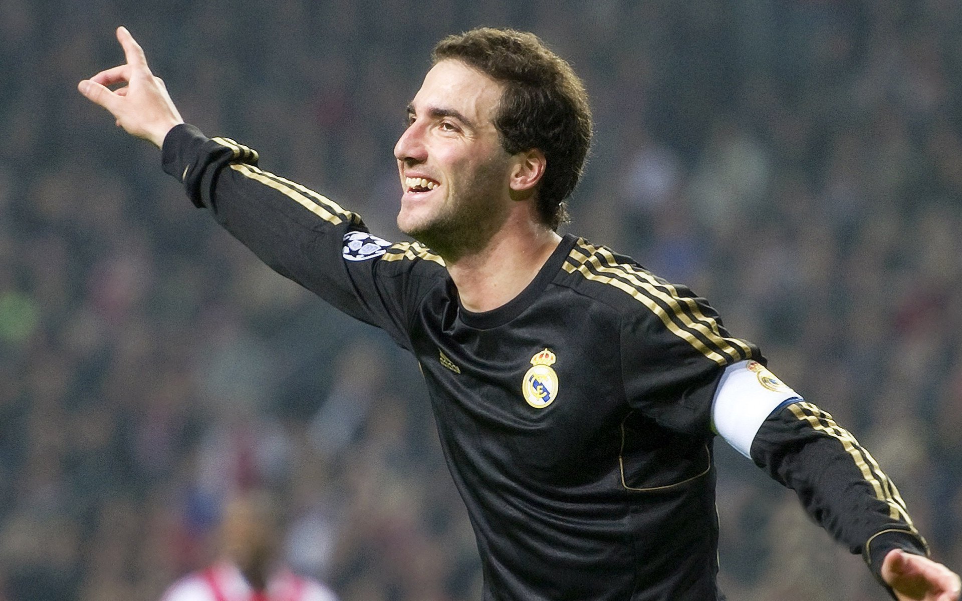 苏亚雷斯，永不掉线的稳定输出，荷兰高效足球力克爱尔兰